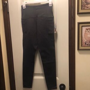 New Tuff Leggings With Pockets Size Small.  Grey